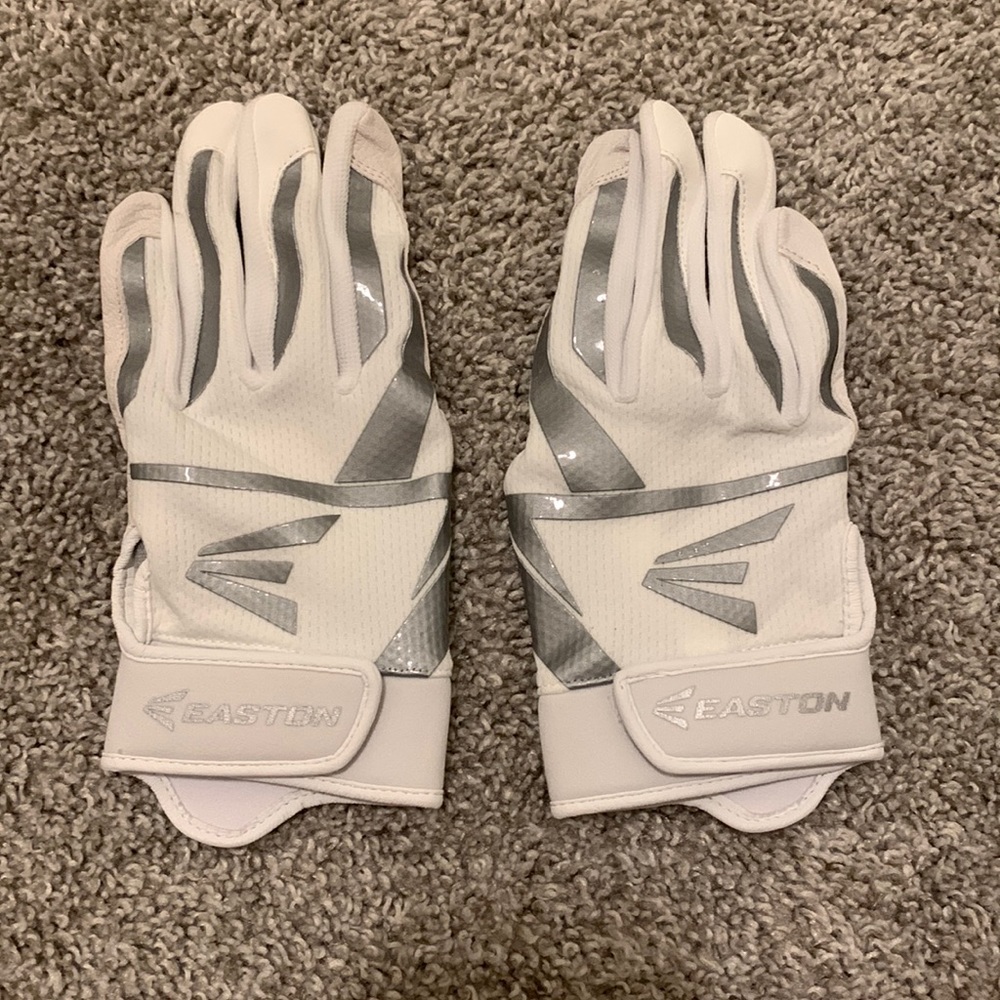 EASTON Batting Gloves🤍💗